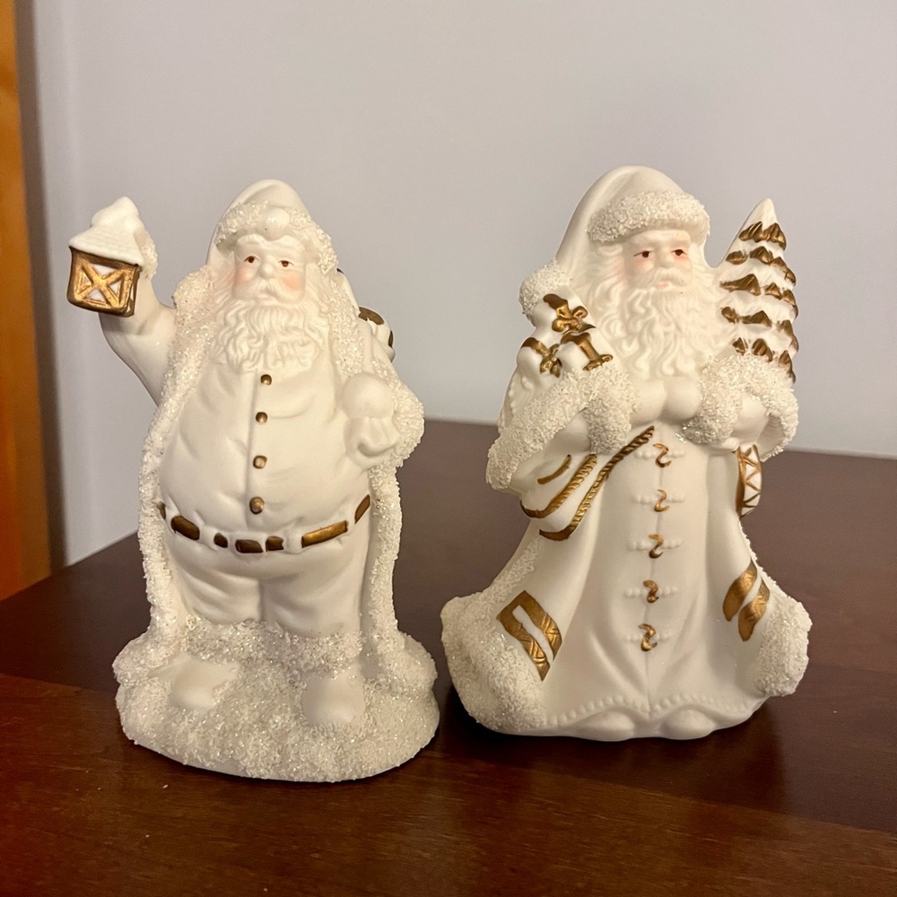 Set of 2 ivory and gold Santa figurines